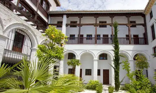 Smart Suites Albaicín apartment interior with modern decor in Granada's historic Albaicín quarter