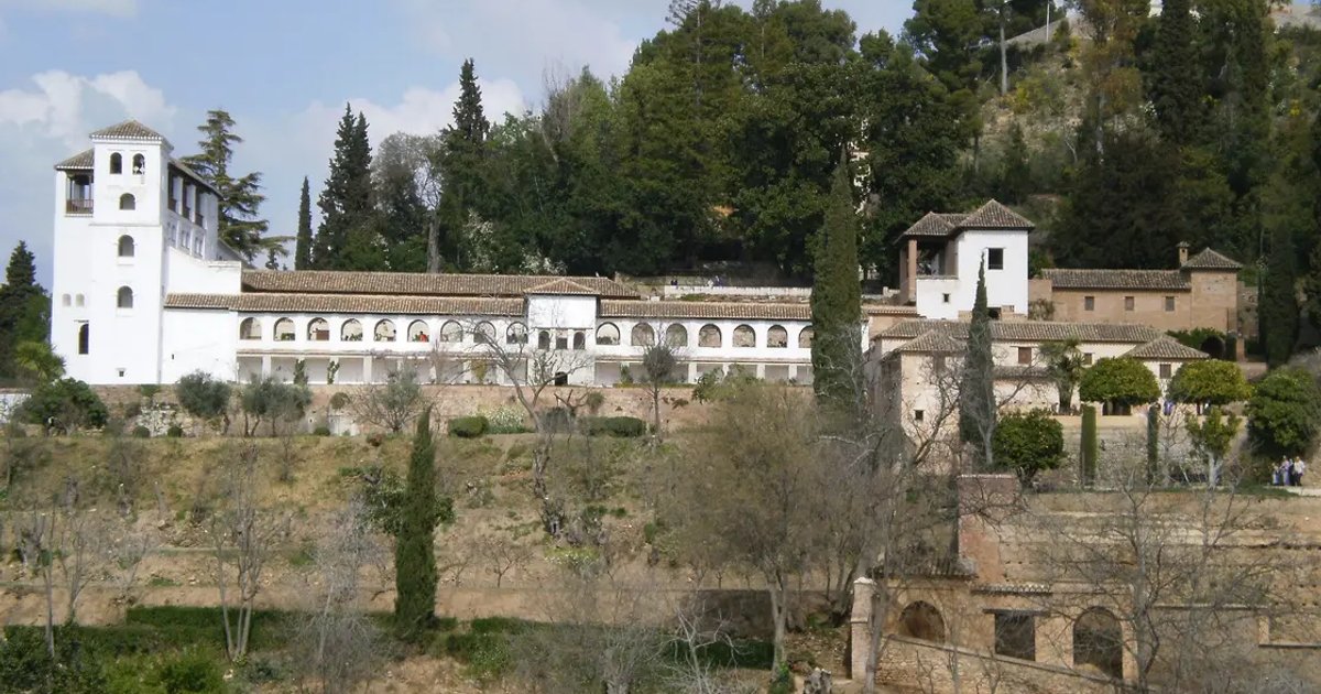 Alhambra Palace & Generalife Gardens Skip-the-Line Tour